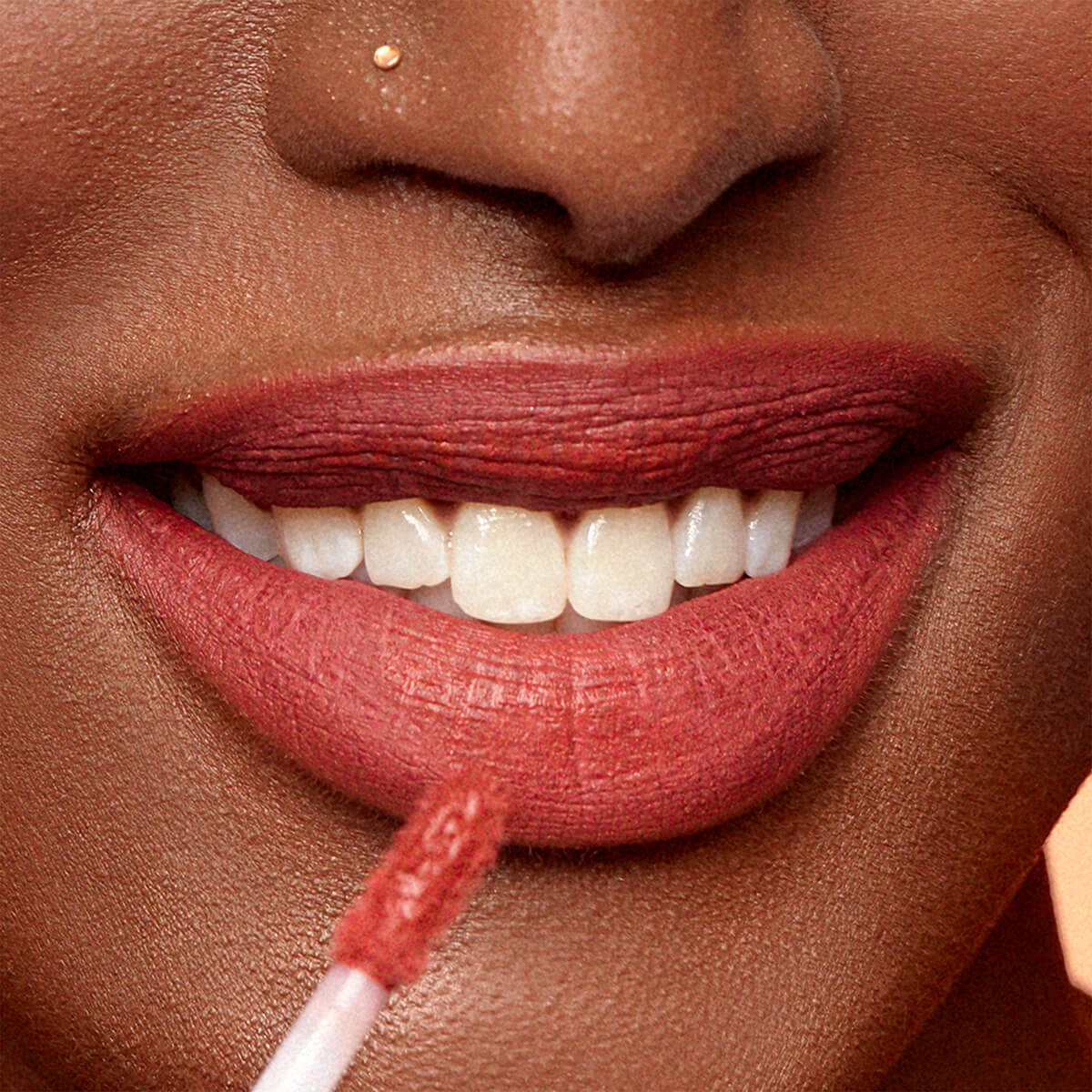 MAGNETIC LIP PLUSH PAINT (LABIAL L&Iacute;QUIDO)
